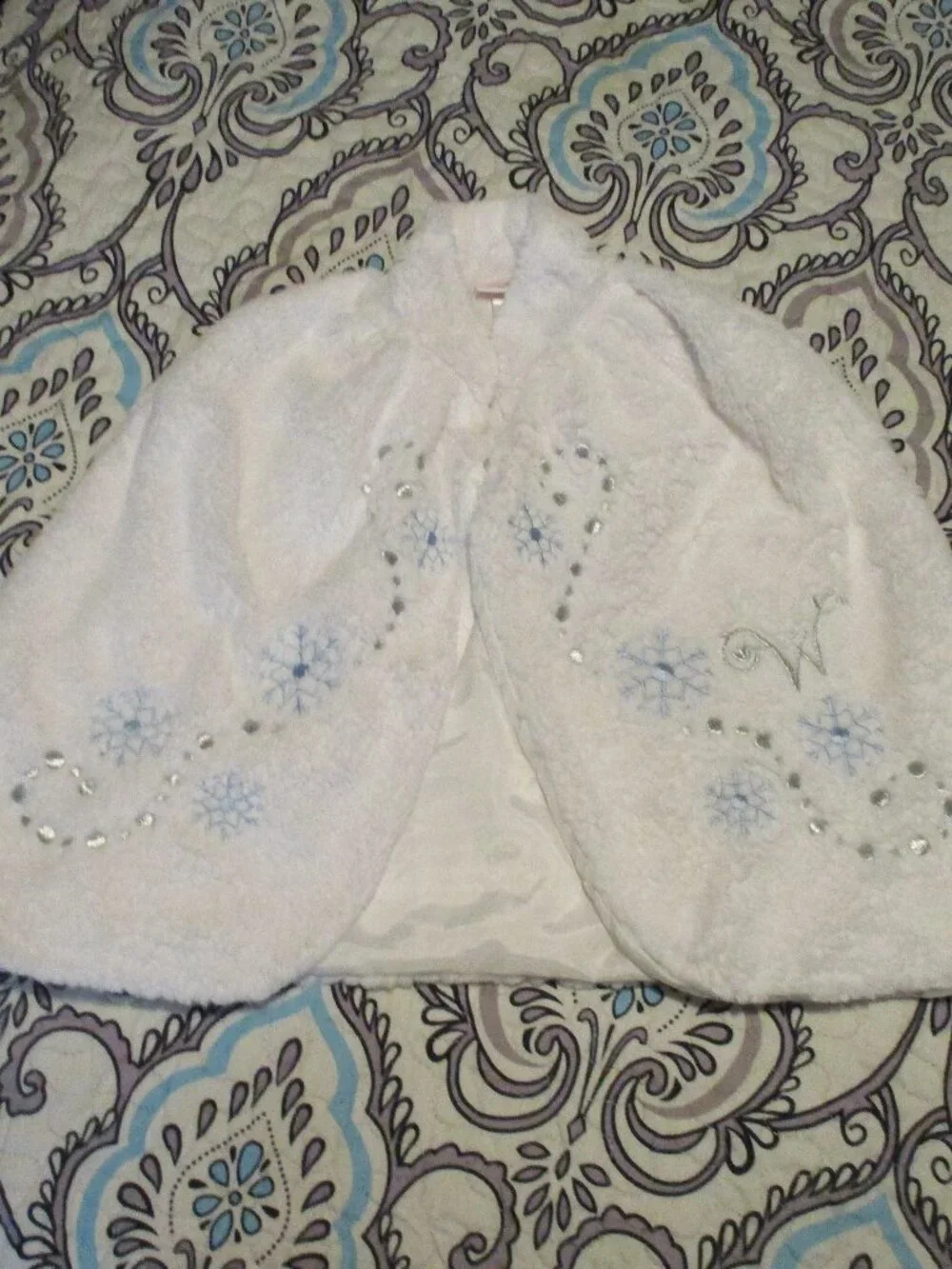 American Girl Wellie Wishers white faux fur cape one size fits most